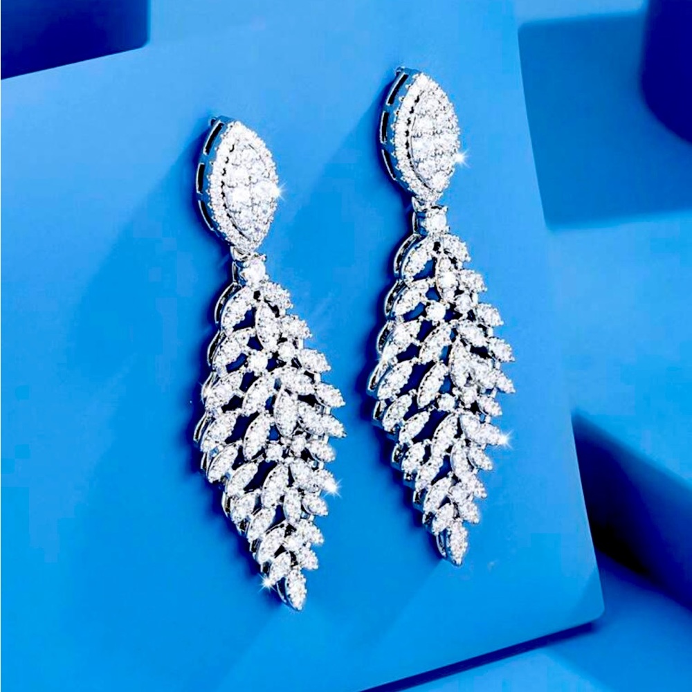 Fashionable long elegant earrings